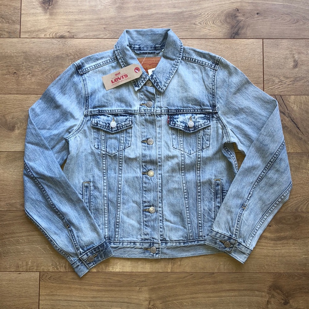 Vintage wash Levi’s jean jacket